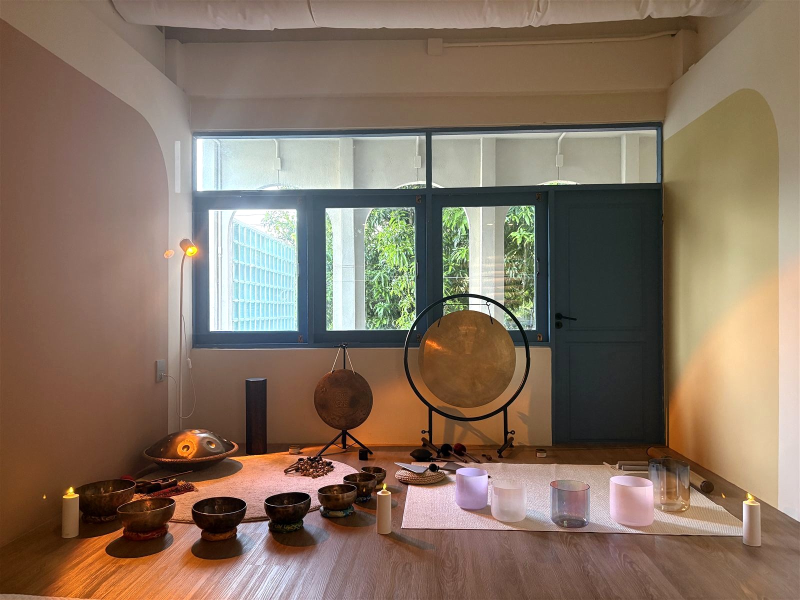 บรรยากาศสตูดิโอ Soulwaves พร้อมเครื่องดนตรี Sound Healing